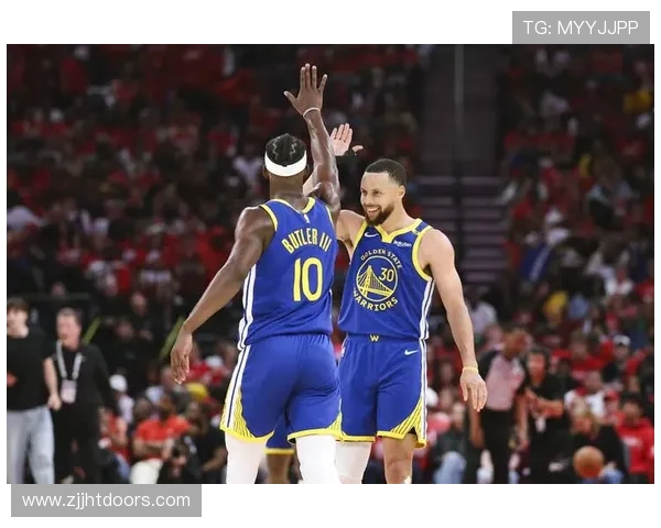 颜值与实力并存！“女版库里” 克拉克的防守铁闸，联手跆拳道黑带队友掀翻联盟